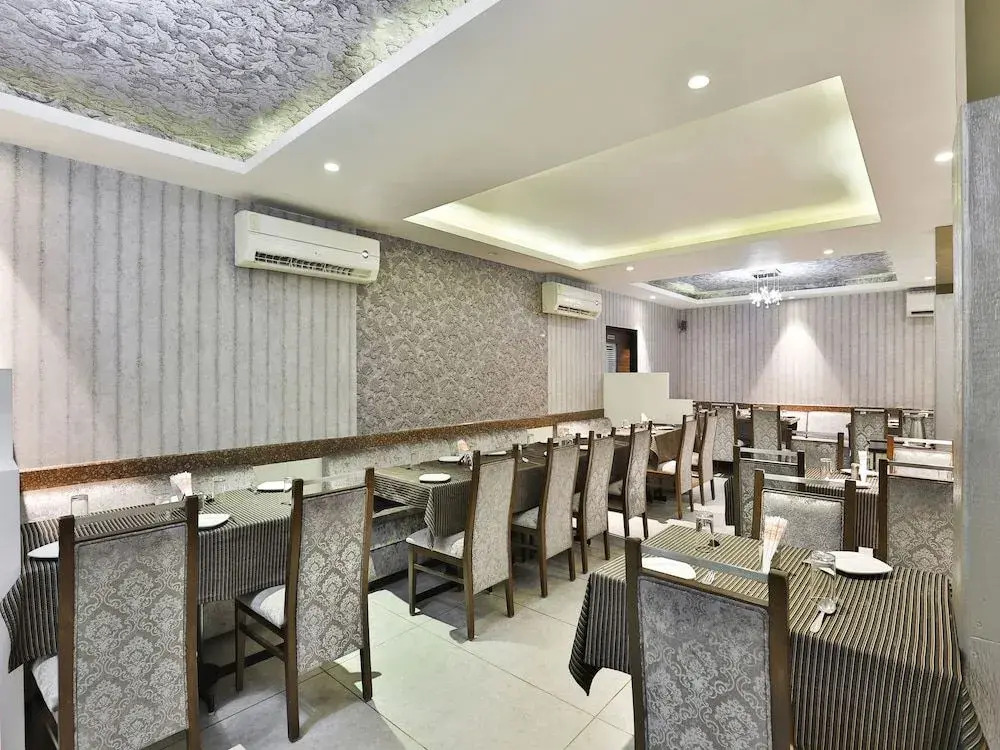 Oyo 17332 Hotel Nana'S