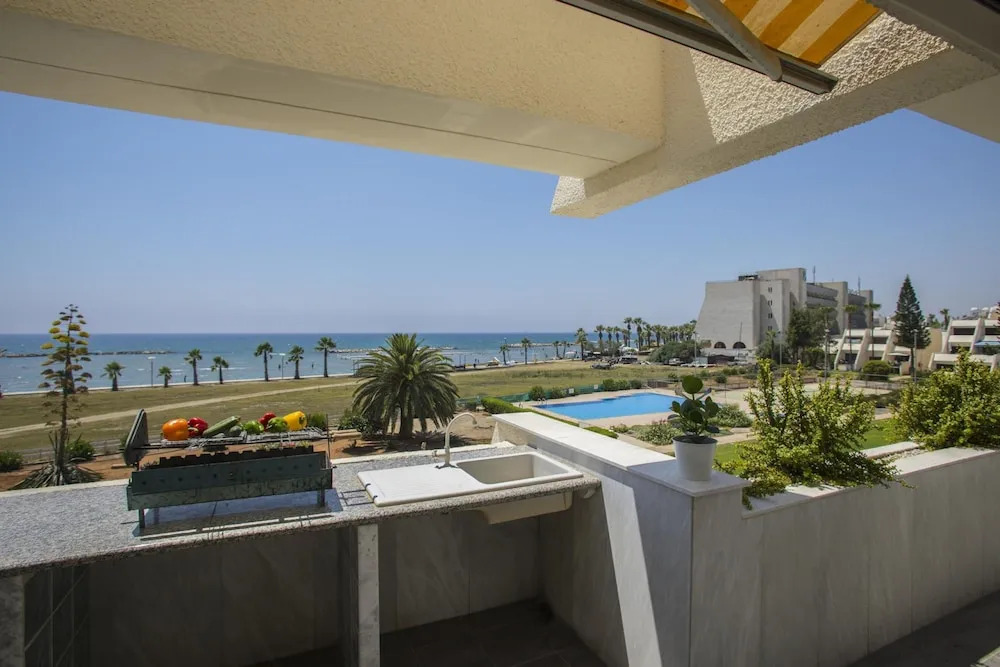 Lordos Sunshore Beachfront Suite