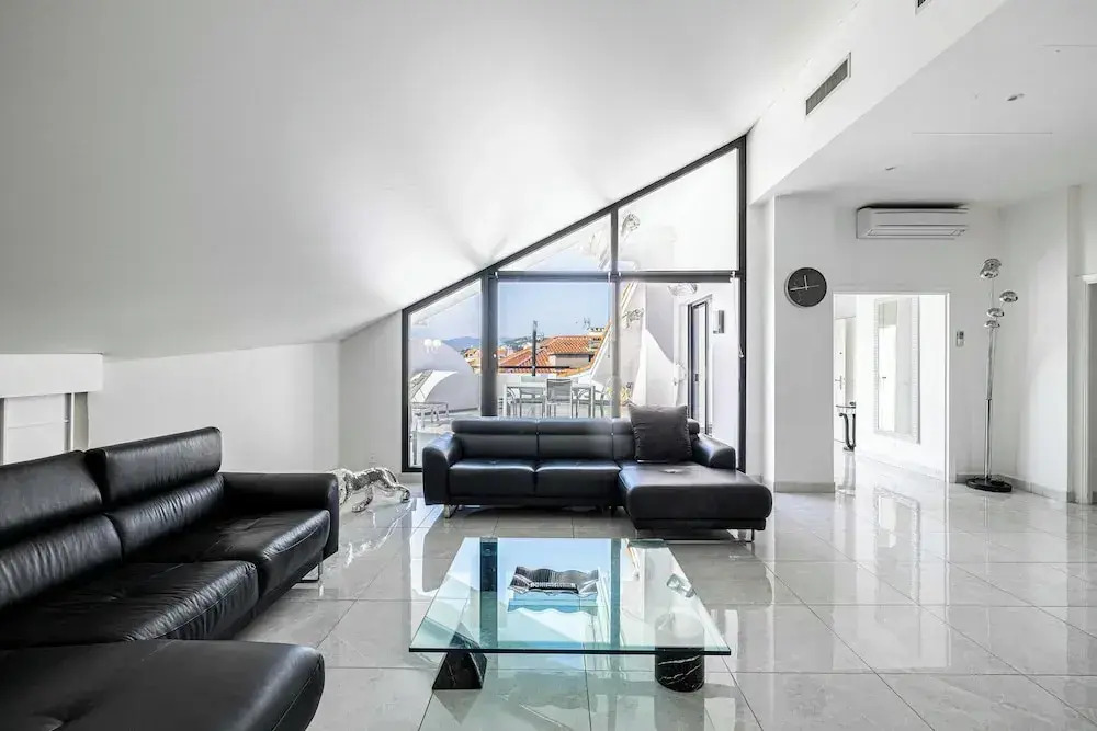 Luxury Penthouse 120ma2 in the Heart of Cannes