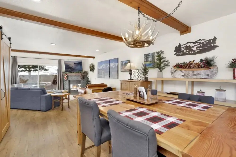 2262-ski Inn Style Chalet 2 Bedroom Home by RedAwning