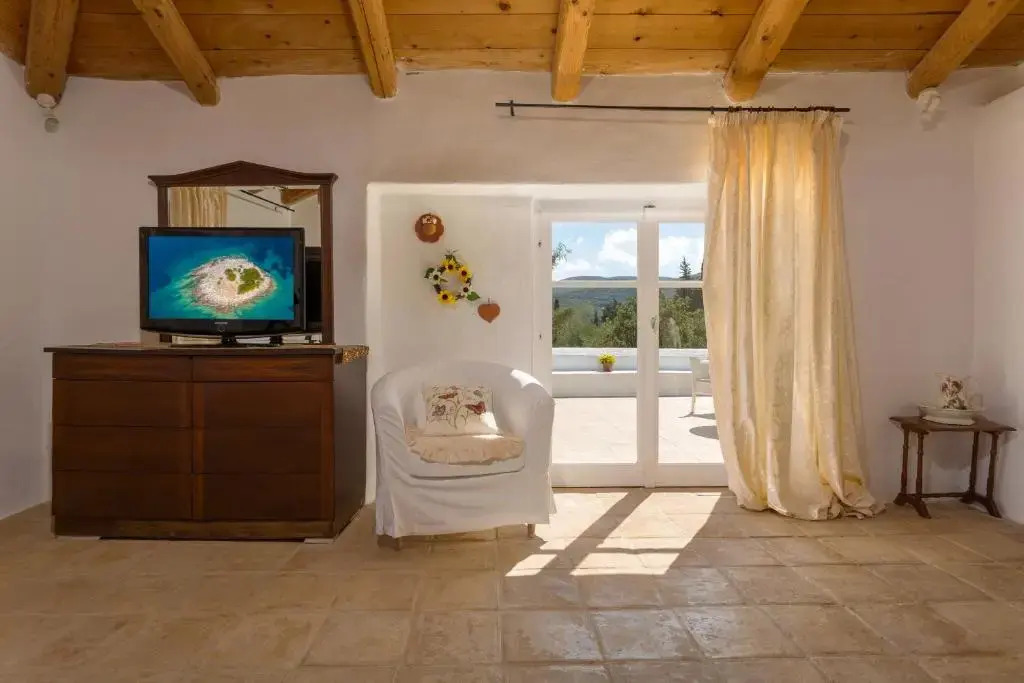 Louiza - Luxury Stone Villa
