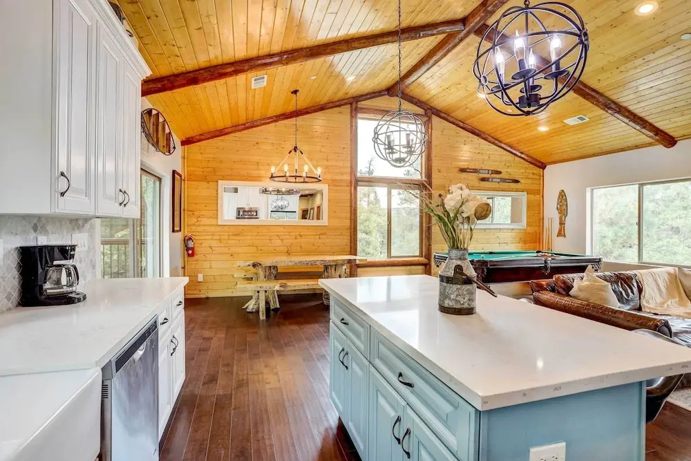 Custom-built Gem w/ Kayaks & Games in Big Bear!