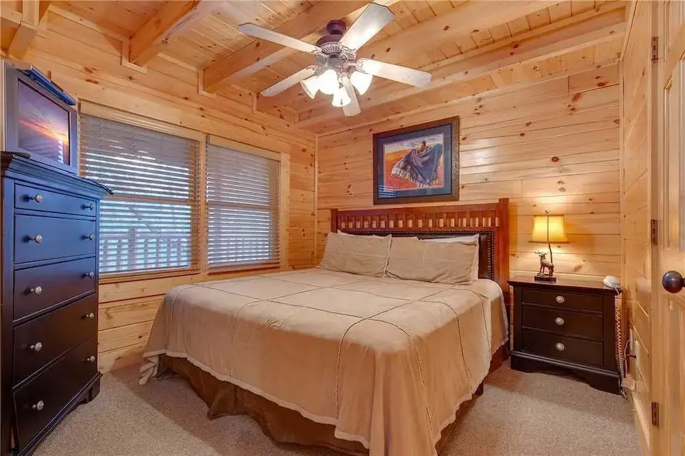 Destinys Lodge - Five Bedroom Cabin