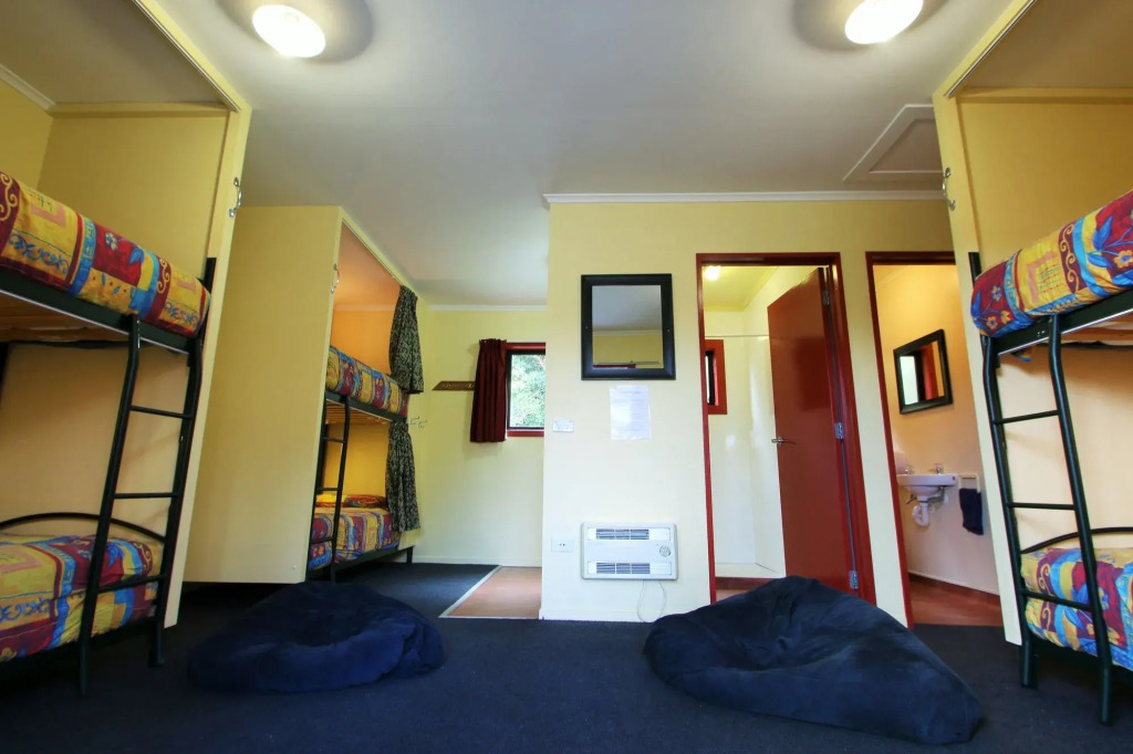 Chateau Backpackers & Motels
