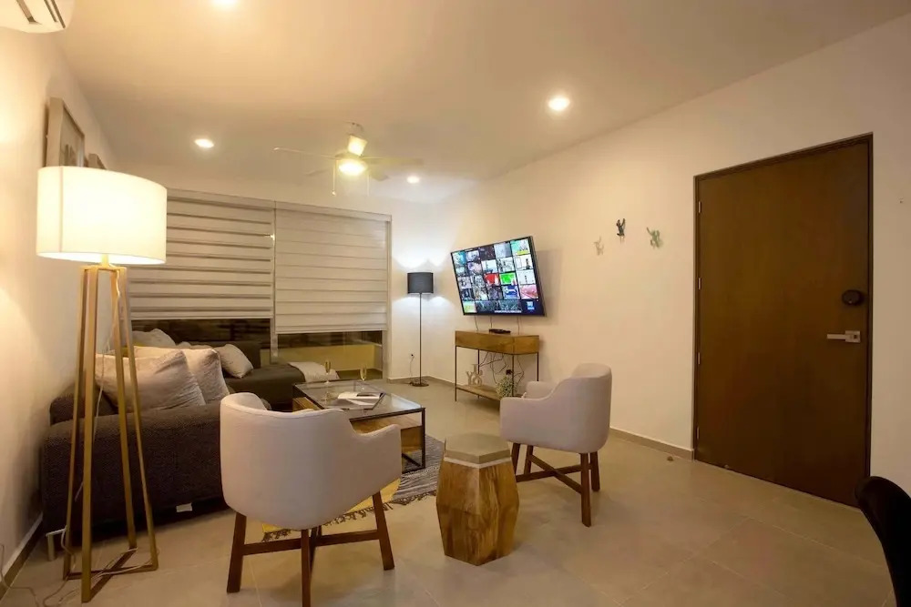 One Bedroom, Great Location, Large Roof Pool With Beautiful Views, Gym