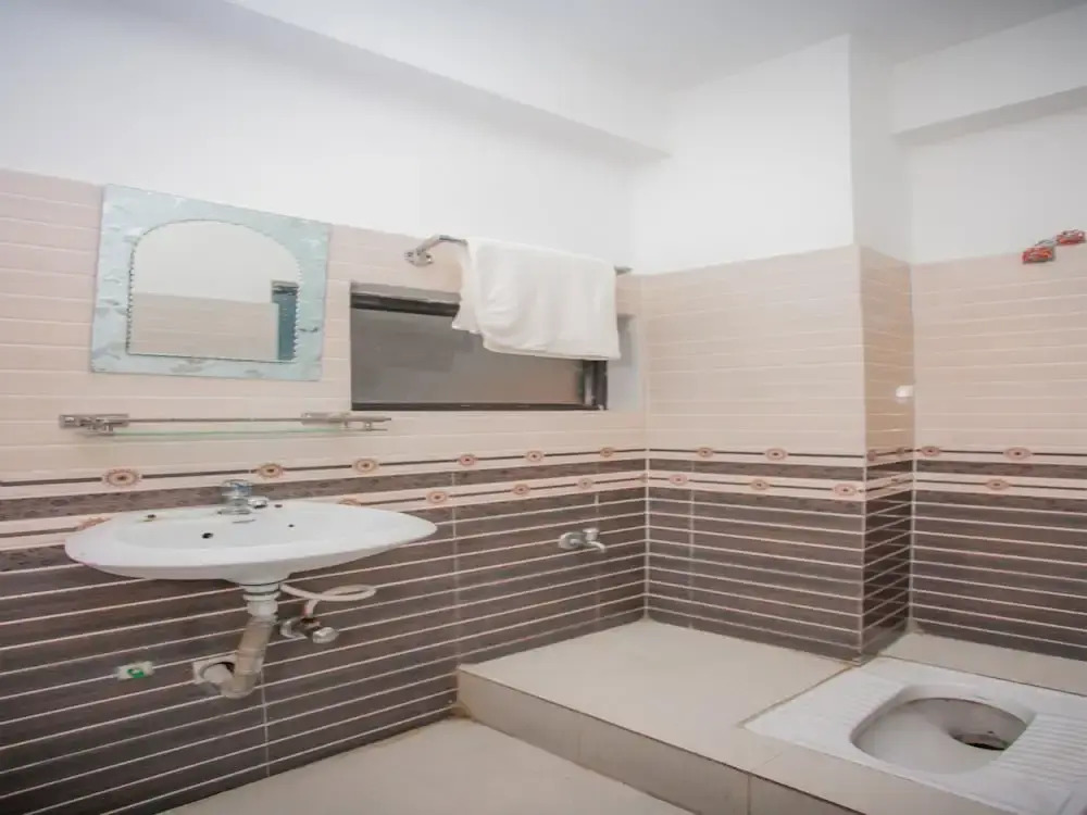 SPOT ON 571 Hotel Ashim