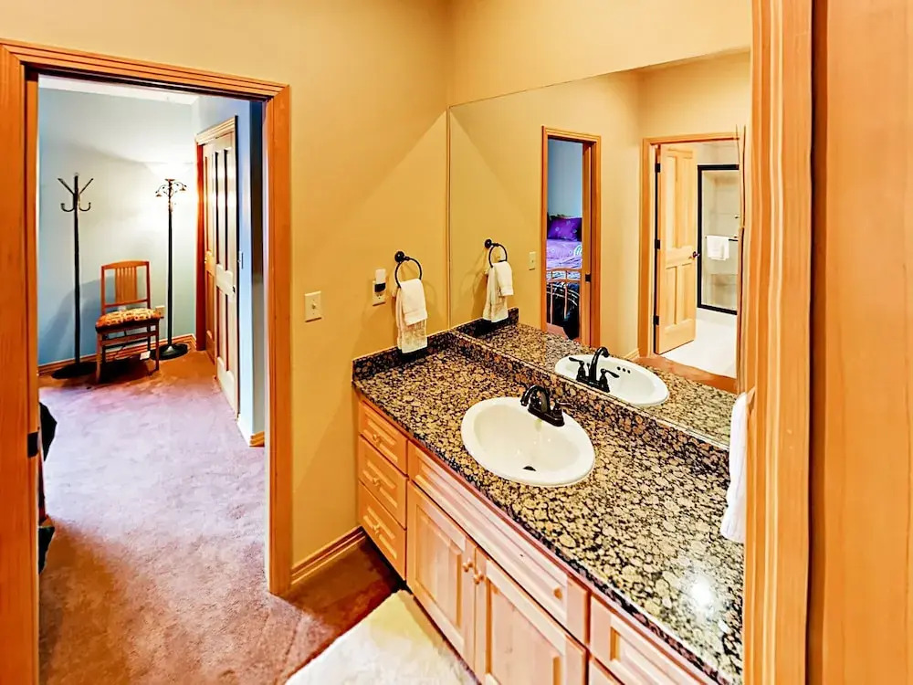 106 Teller Street Duplex 3 Bedrooms 2.5 Bathrooms Duplex