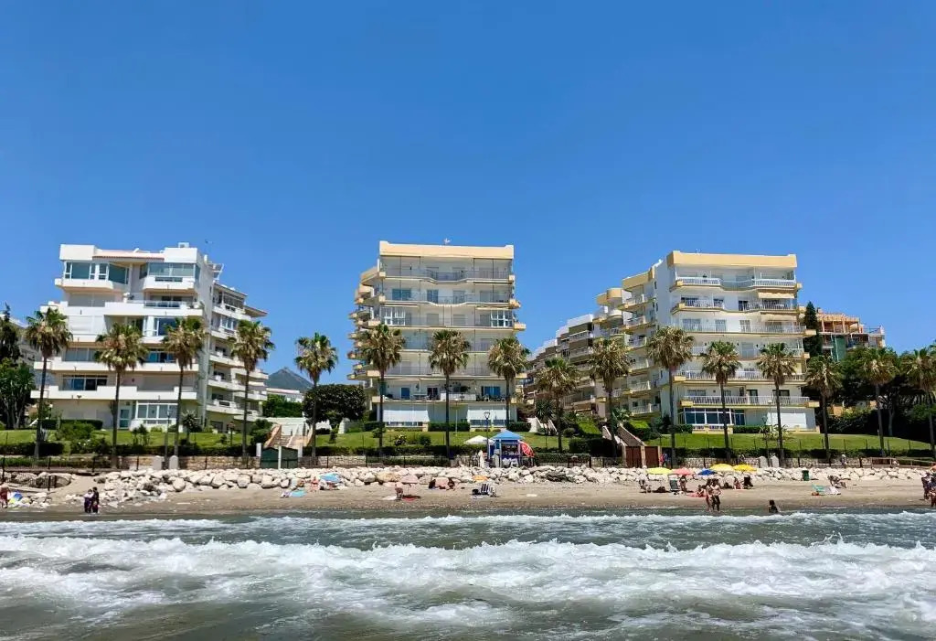 Apartment Overlooking the Beach