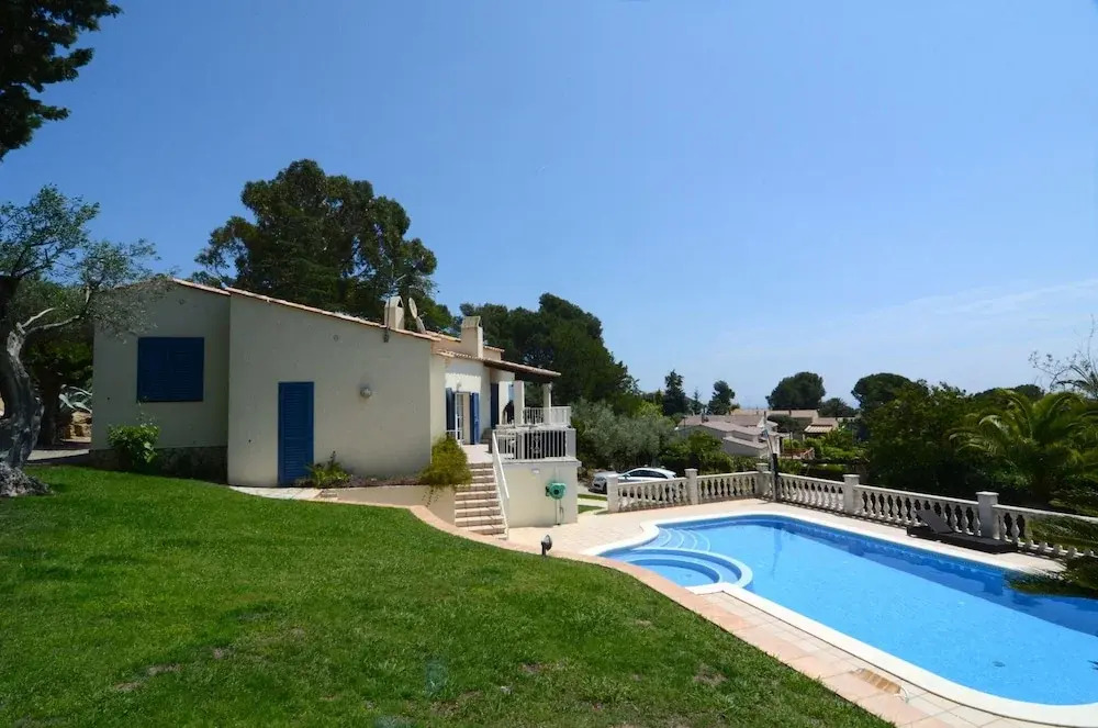 Villa  Villa Montgri