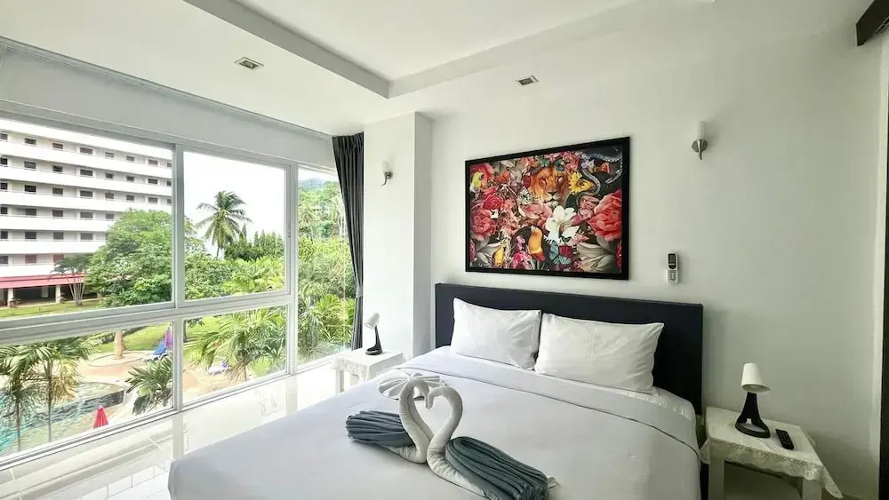 6-30 - 1 Bdr Condo With Balcony and Shared Pool