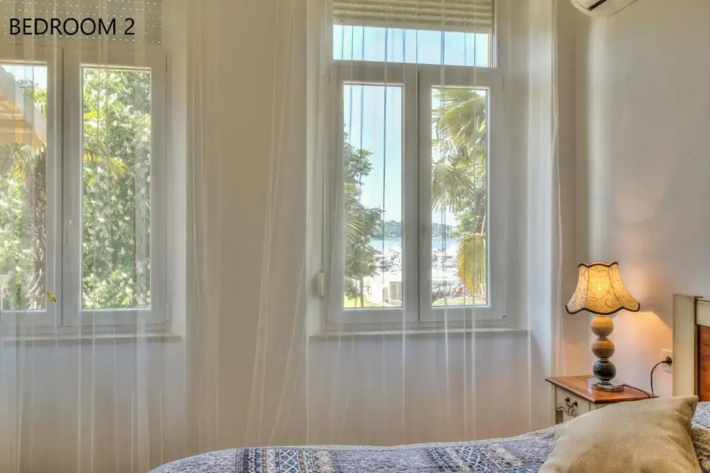 Sea View Boutique Apartman Villa Mediteran near Beach & Old Town