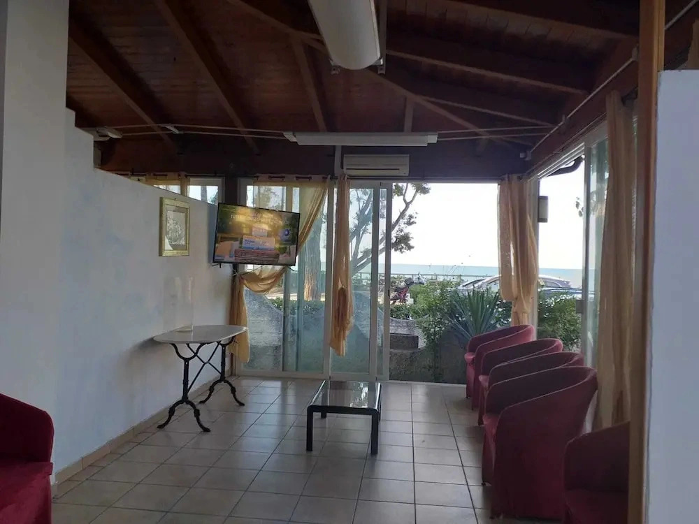 Room in B&B - Quadruple Room in Pineto - A Stone Throw From the sea
