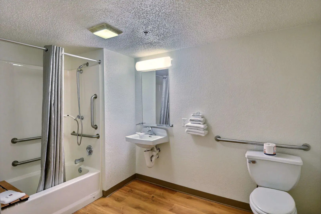 Motel 6-Tewksbury, MA - Boston