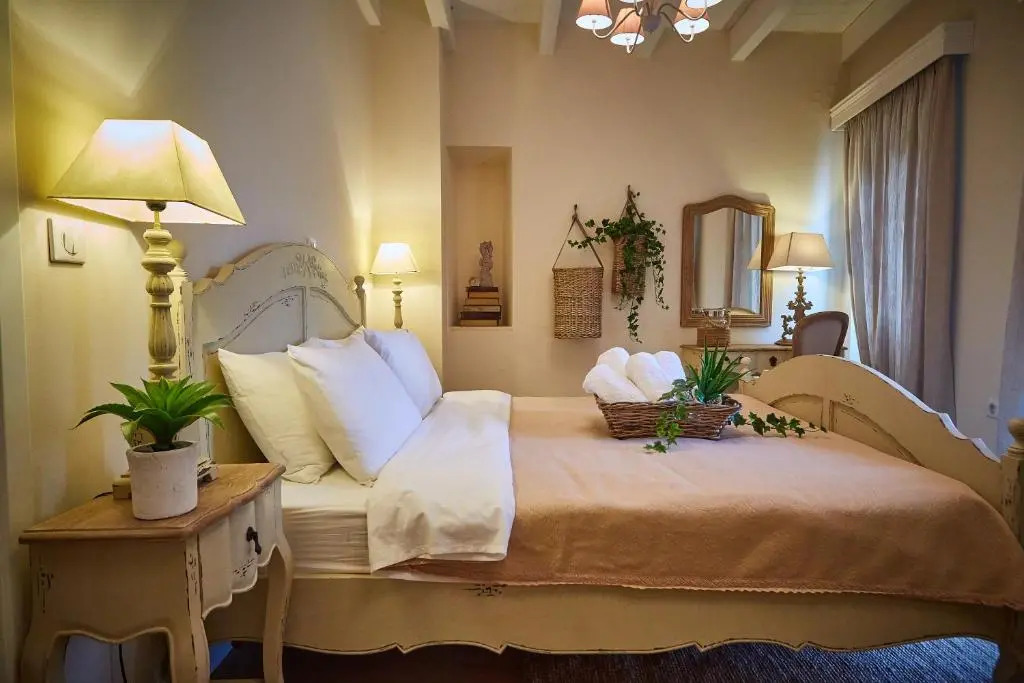 Village House Lianelia Boutique
