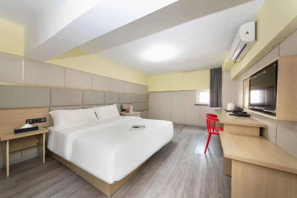 Weijia Boutique Hotel (Luzhou southwest Trade City store)
