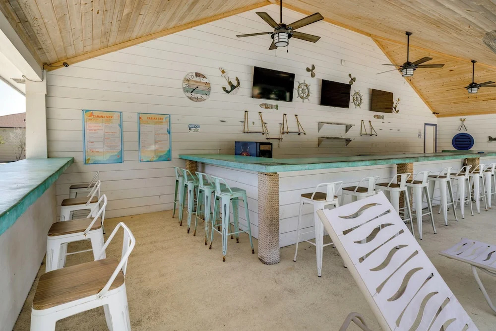 Boating, Fishing & Poolside Fun! Montgomery Escape