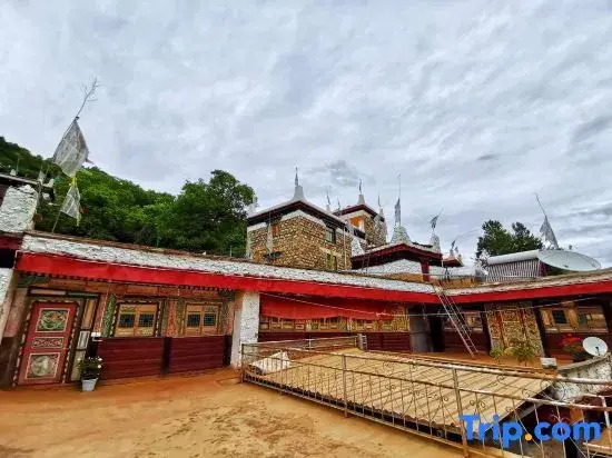 Zangjia Jiedai Brother Guest House