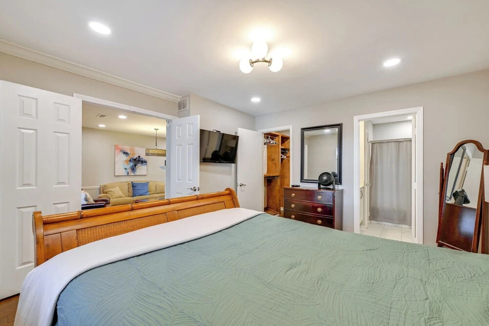 1 Mi to BOA Stadium! Walkable Condo w/ Porch