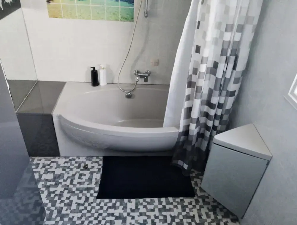 The Bridge-House Apartment