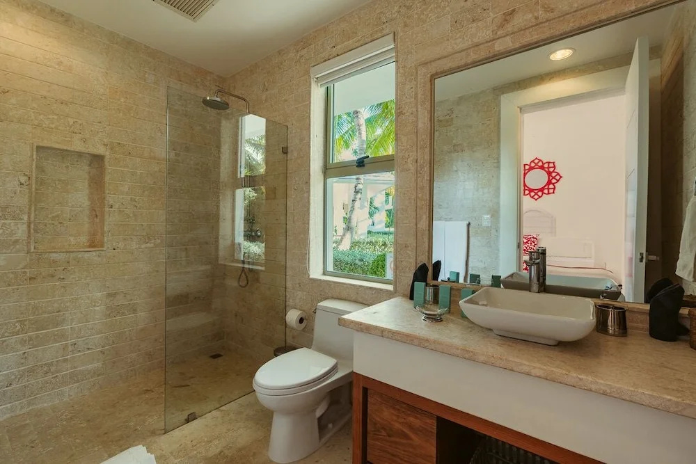 8 BDR Villa Walking Distance From Private Beach With Service Staff