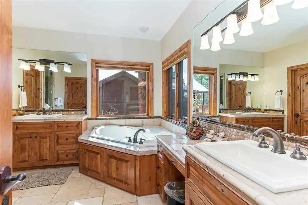 Setting Featuring Filtered Lakeviews 4 Br home by RedAwning