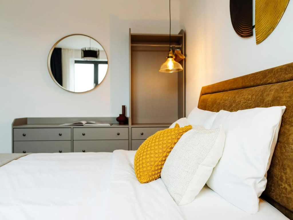Sunny 2BR Flat - Top Location - Amazing Balcony