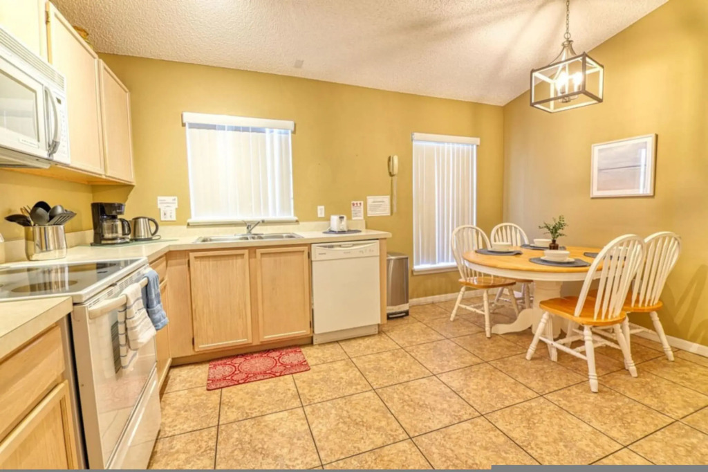9 Miles to Disney - Family Friendly - Private Pool