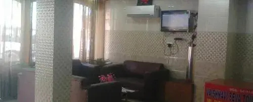 Oyo 701133 Hotel Jk Breeze