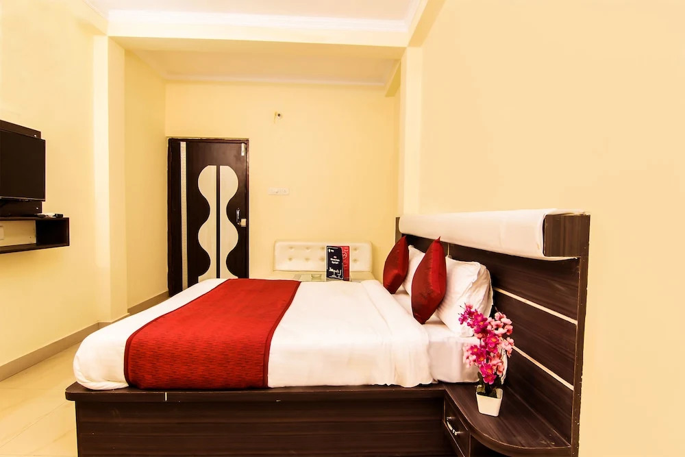 FabHotel Sara Residency