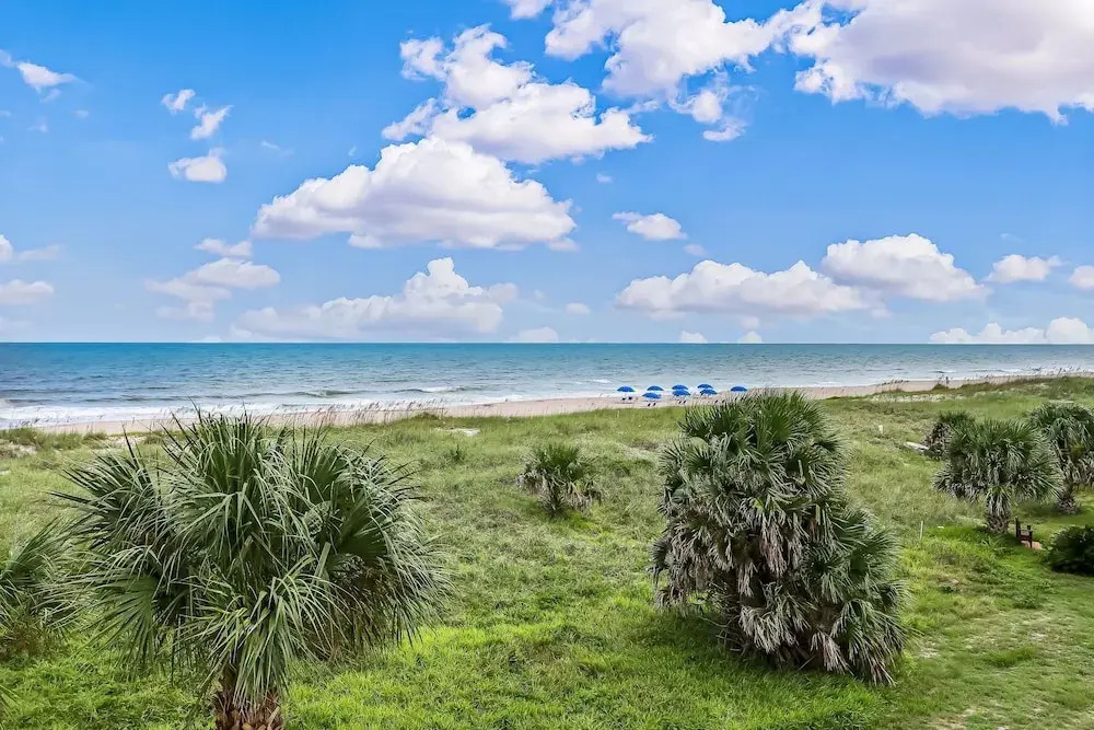 Cozy Beachfront 1BR w/ Stunning Views