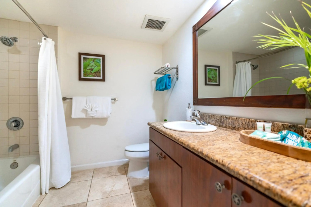 Islander Ground Floor Condo 1-Minute to Beach
