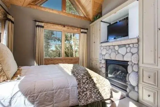 Tall Timbers Lodge - 5 Bedrooms Home