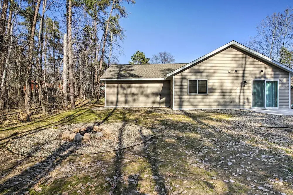 Breezy Point Cabin w/ Fire Pit - Walk to Lake