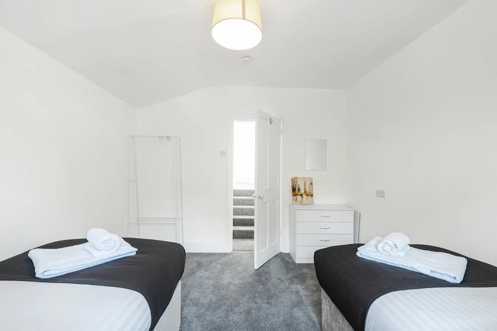 Heathrow Living Stanwell Serviced House