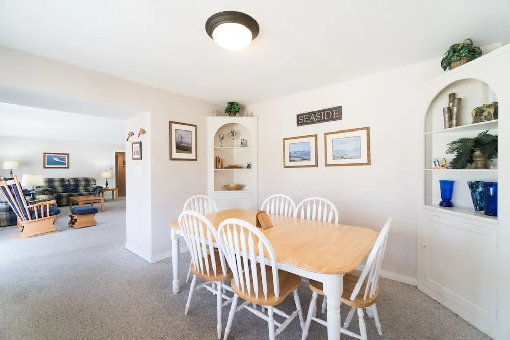 Surfers Cove 3 Br home by RedAwning