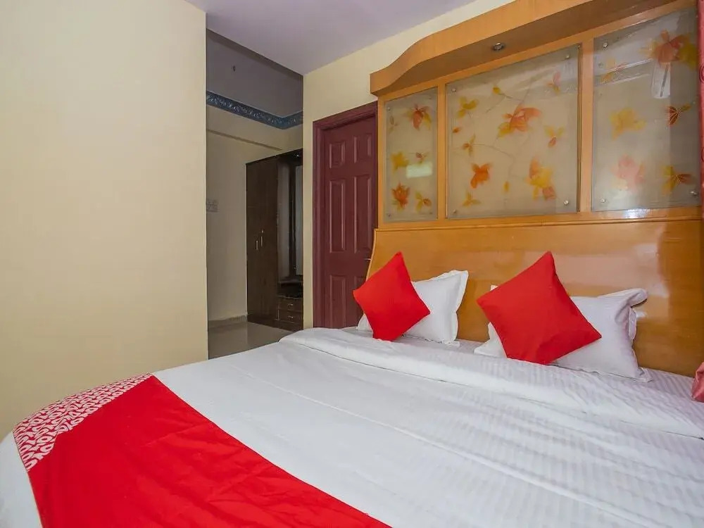 New Aishwarya Comforts By OYO Rooms