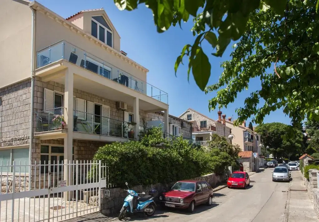 Apartments Laledo