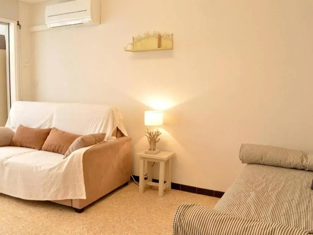 Appartement Le Lavandou, 1 pièce, 4 personnes - FR-1-251-299