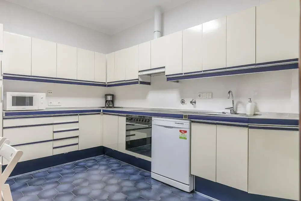 Trueba by Forever Rentals. 2 Bedroom Apartment. Wifi. Zurriola Beach. Kursaal