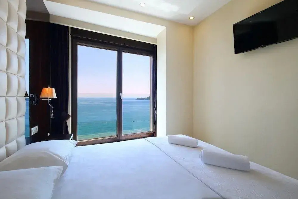 Shine residence