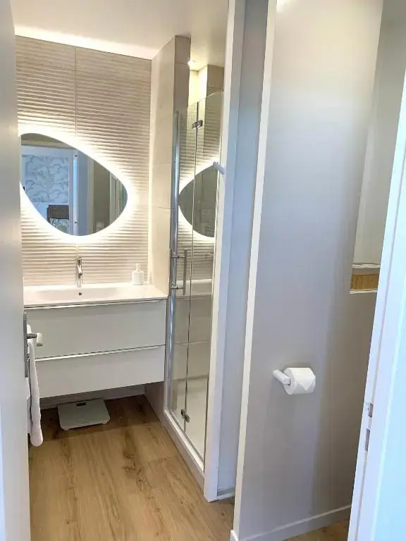 Élégant appartement T2 en 1ère ligne de l'Étang de Thau avec terrasse - Cures et vacances