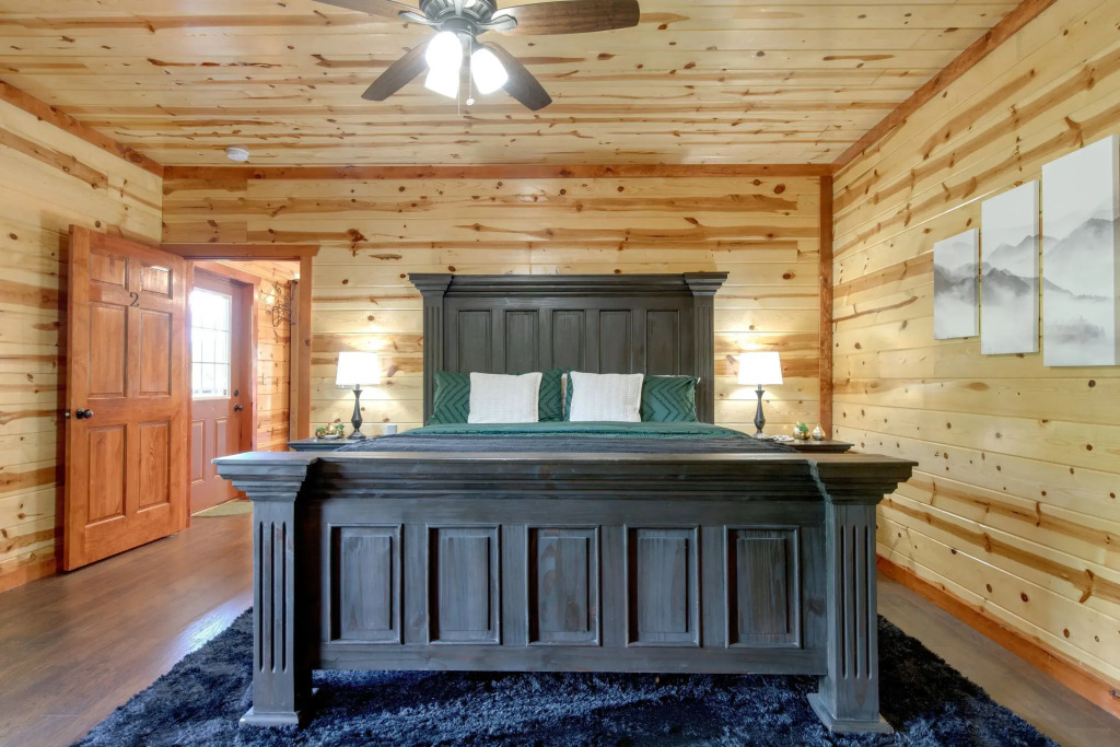 Evergreen Lodge by Avantstay Indoor Heated Pool + Game Room + Movie Theater + Hot Tub Mtn Views + Pigeon Forge