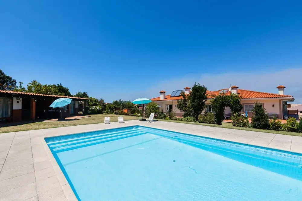 Sunny Country House with Swimming Pool
