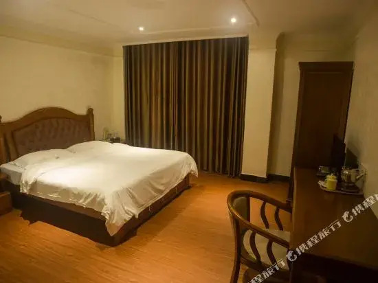 Zhubao Hotel (Wuzhou Municipal Plaza Center Branch)