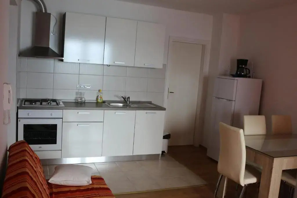 Apartments Marija - Maslenica - first line to the sea