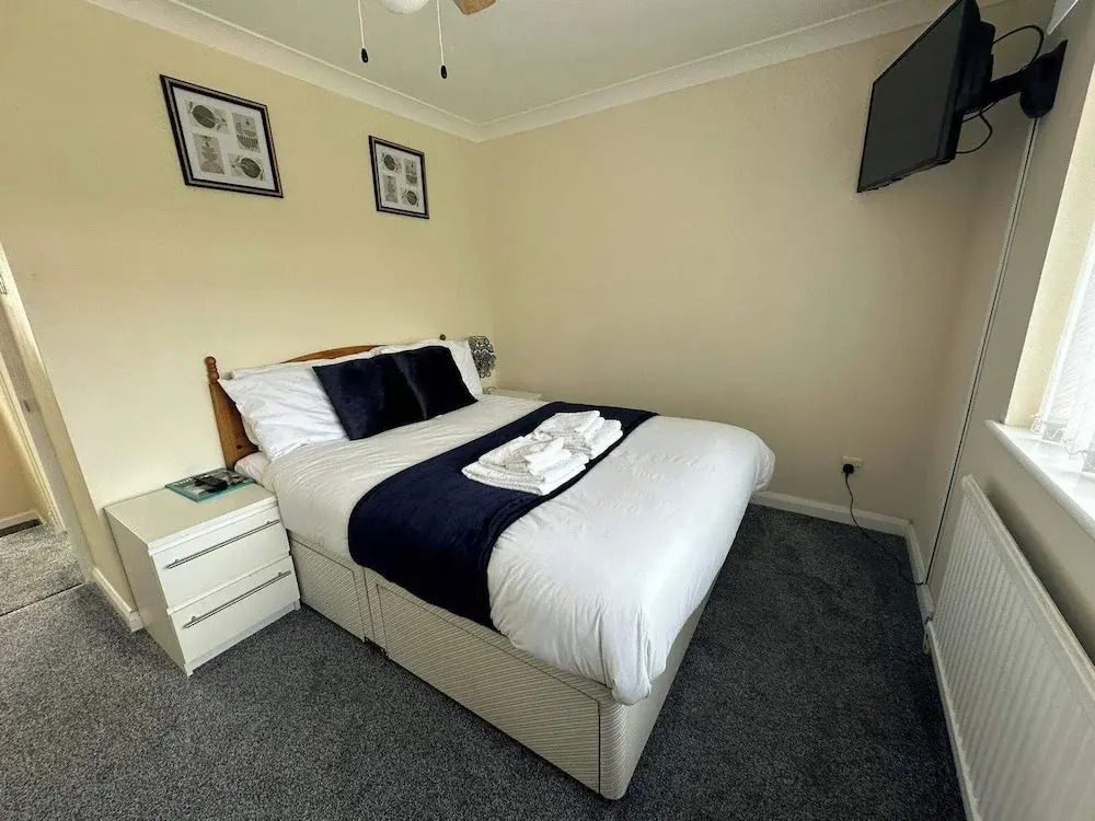4 Bedroom Seaside House in Clacton-on-sea Sleeps 8