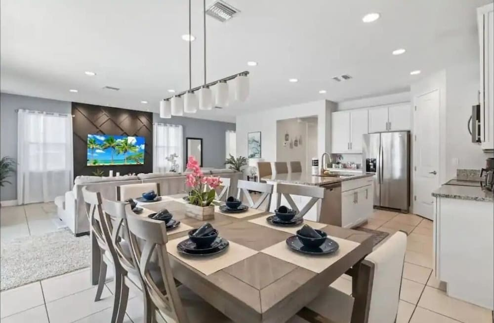 Family 5BR Retreat With Pool and Themed Bedrooms