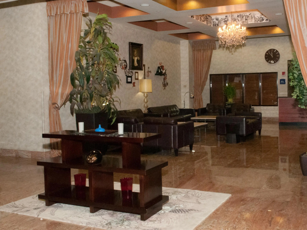 Marco LaGuardia Hotel & Suites
