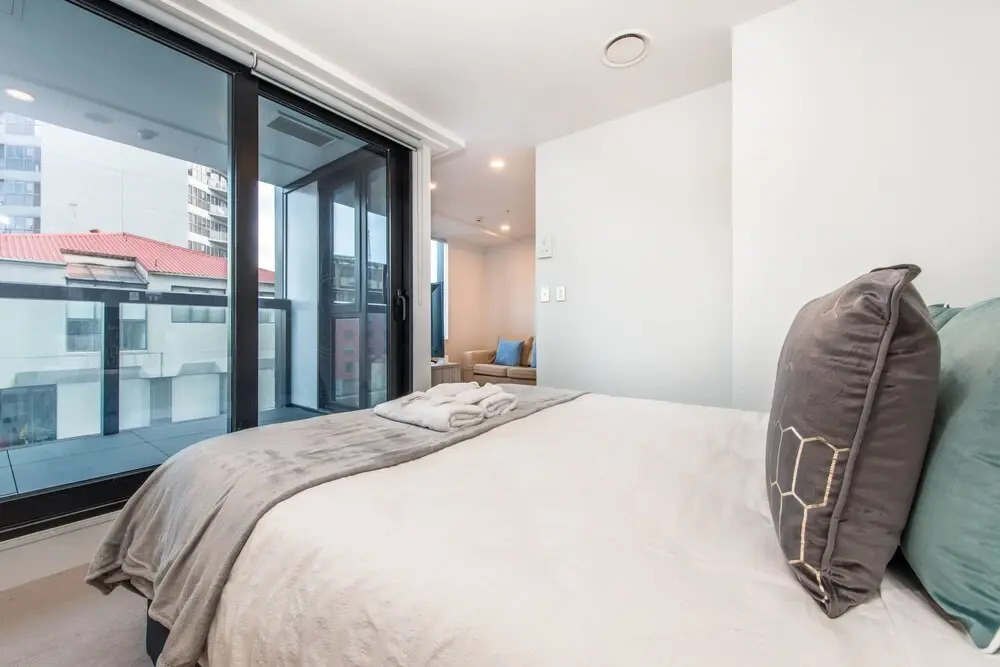 JHT Studio Opp Skytower view Balcony