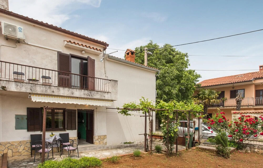 Beautiful Home in Tar With 2 Bedrooms and Wifi